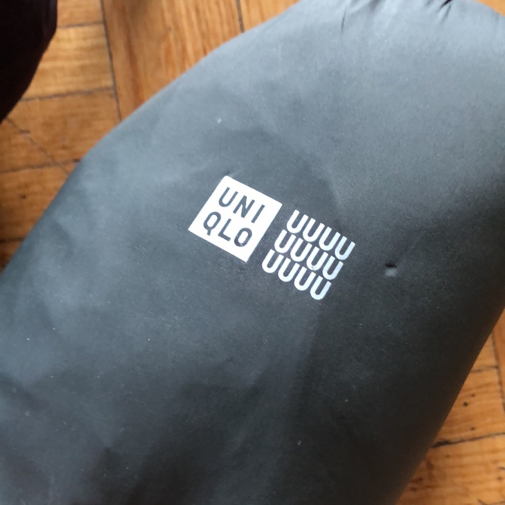2 Uniqlo down jackets - Picture 2 of 3